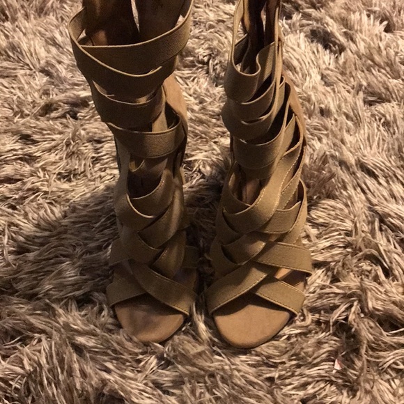 Women’s Strappy Highheels - Picture 2 of 5